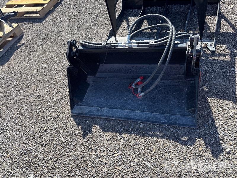 GIYI GY-XKH39 24 in Multi-Purpose Mini Skid Steer Kauhat