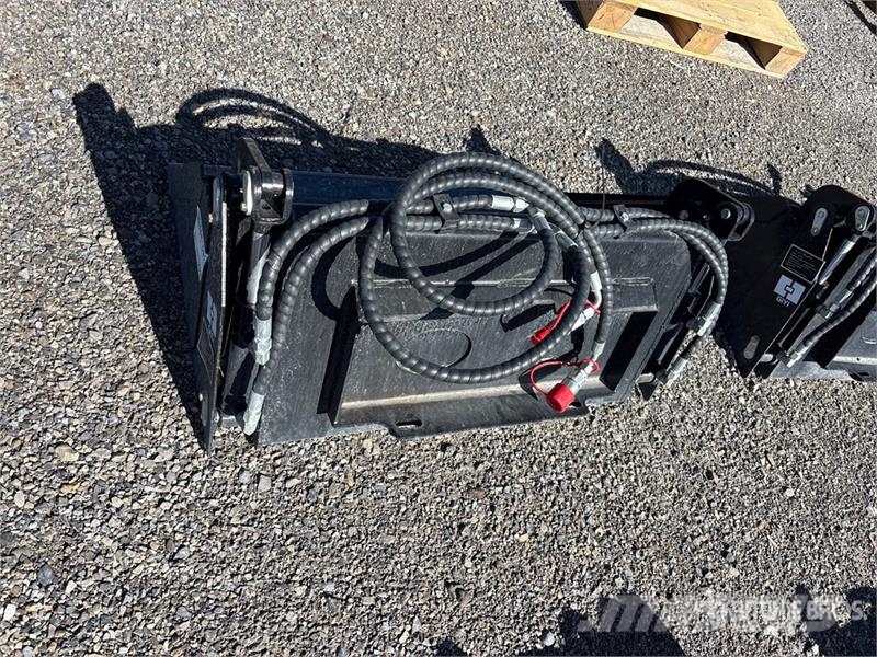  GIYI GY-XKH39 24 in Multi-Purpose Mini Skid Steer  Kauhat