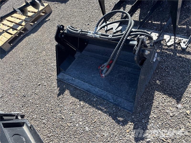 GIYI GY-XKH39 24 in Multi-Purpose Mini Skid Steer Kauhat