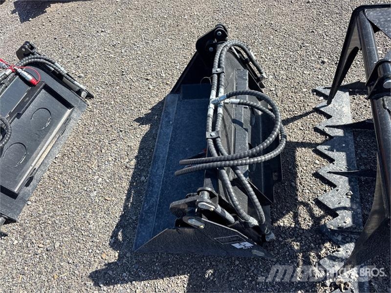 GIYI GY-XKH39 24 in Multi-Purpose Mini Skid Steer Kauhat