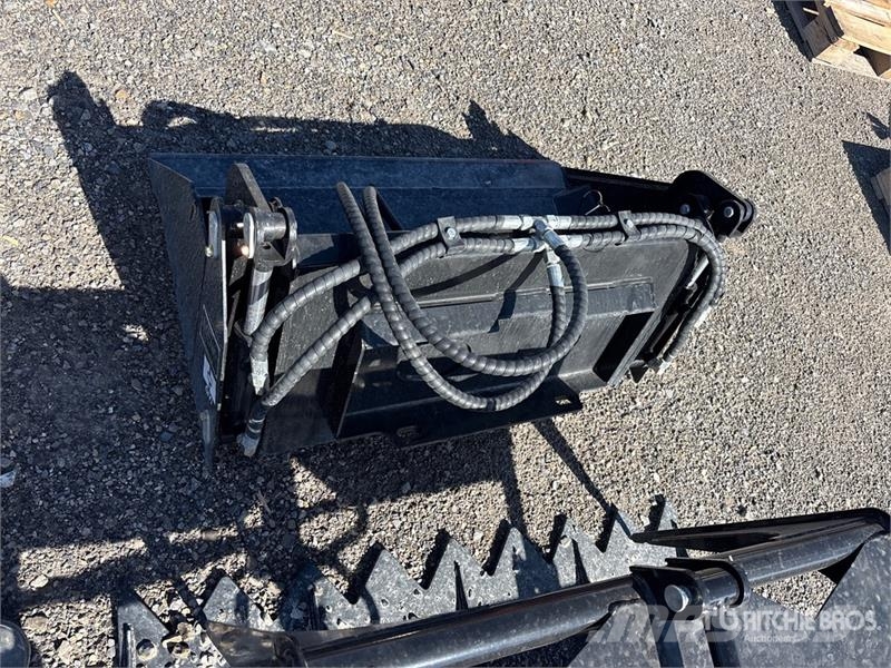 GIYI GY-XKH39 24 in Multi-Purpose Mini Skid Steer Kauhat