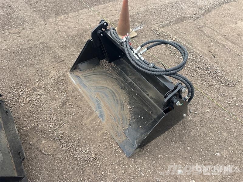 GIYI GY-XKH39 40 in Multi-Purpose Mini Skid Steer دلاء