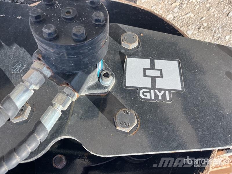  GIYI VR39 39 in Skid Steer Vibratory Roller Rollers