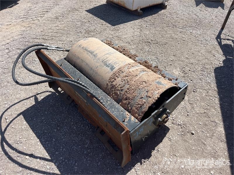  GIYI VR39 39 in Skid Steer Vibratory Roller Rollers