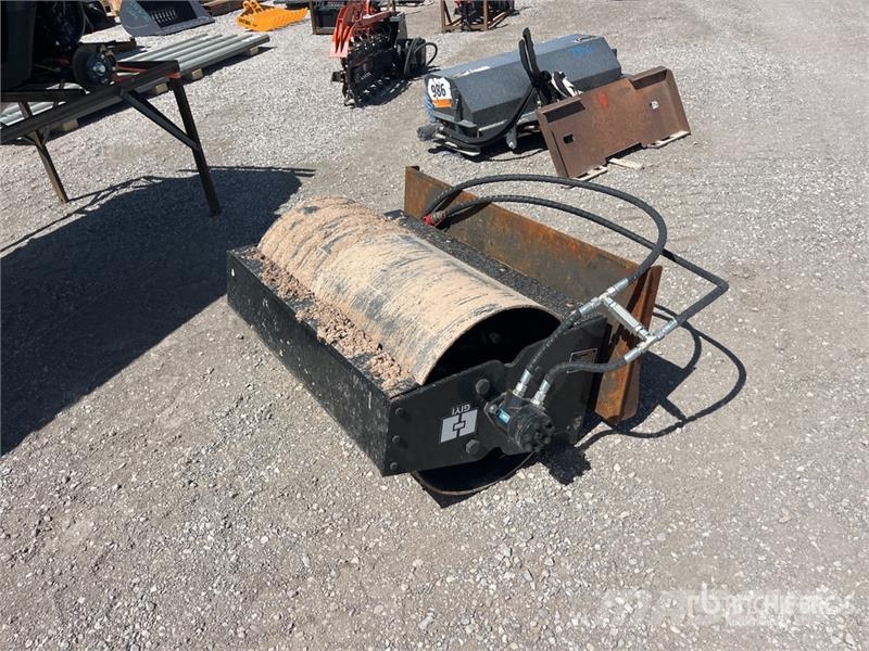  GIYI VR39 39 in Skid Steer Vibratory Roller Rollers