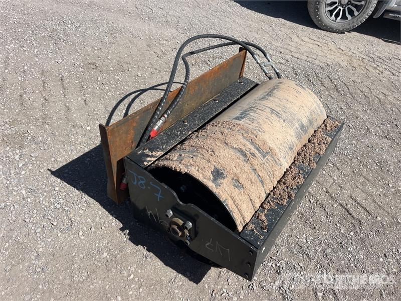  GIYI VR39 39 in Skid Steer Vibratory Roller Rollers