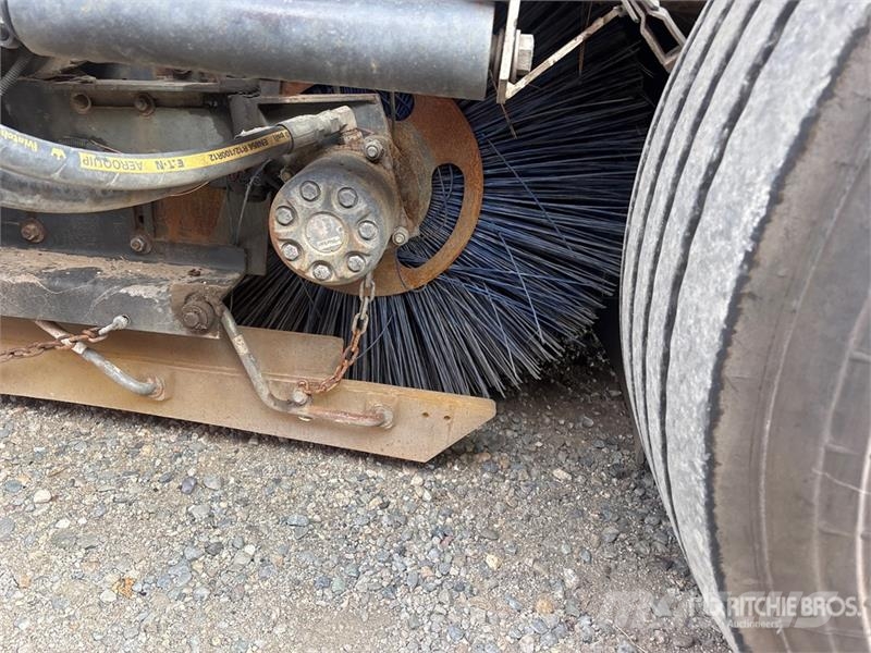 Global environmental G4 on Sweeper Truck 道路清扫车