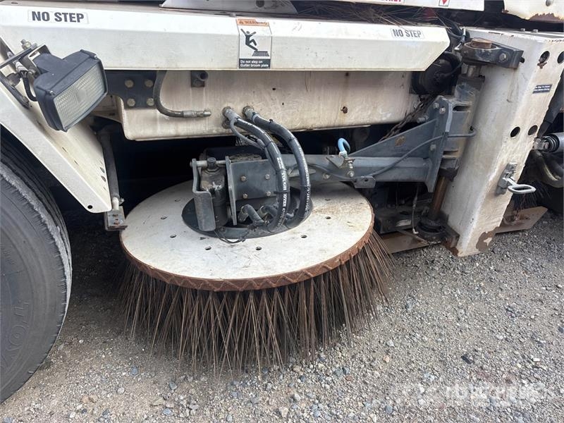 Global environmental G4 on Sweeper Truck 道路清扫车