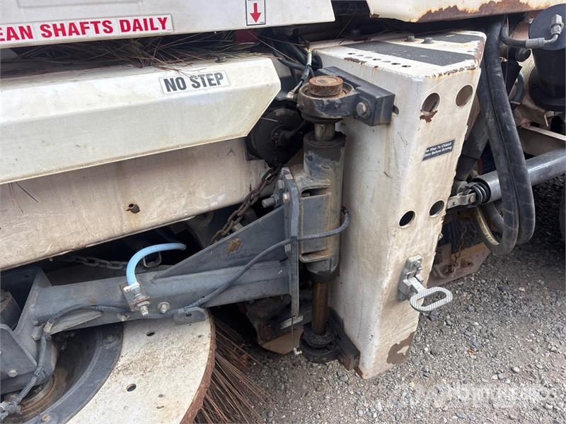 Global environmental G4 on Sweeper Truck 道路清扫车