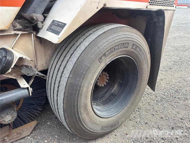 Global environmental G4 on Sweeper Truck 道路清扫车