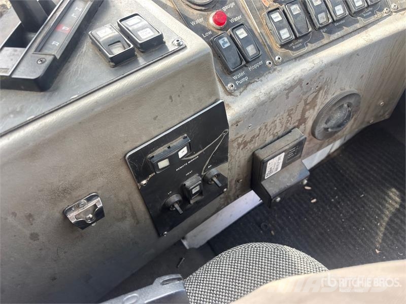 Global environmental G4 on Sweeper Truck 道路清扫车