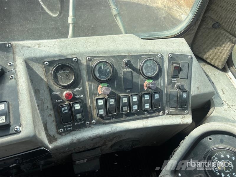 Global environmental G4 on Sweeper Truck 道路清扫车