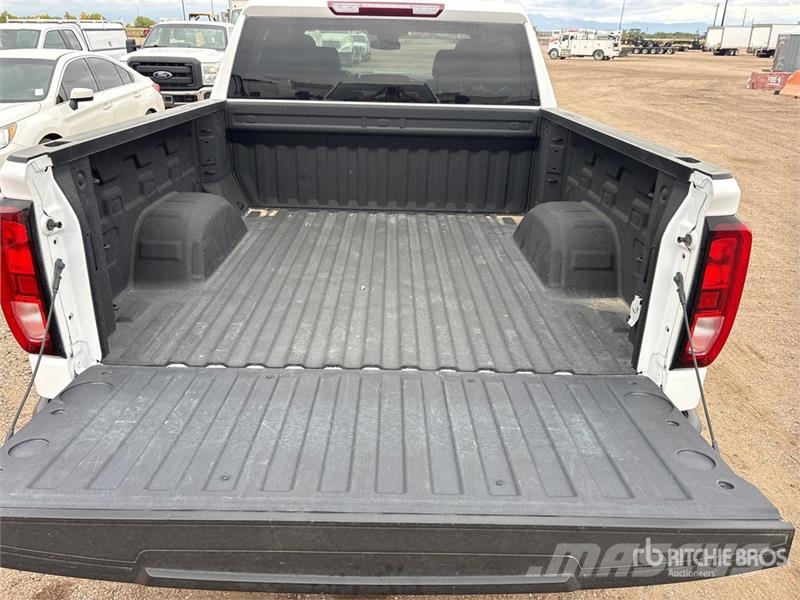 GMC 1500 SLE 4x4 Crew Cab Pickup その他