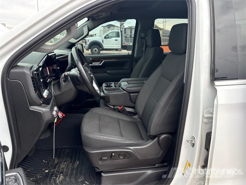 GMC 1500 SLE 4x4 Crew Cab Pickup その他
