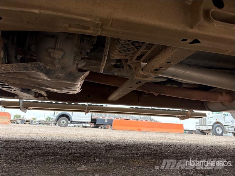 GMC 1500 SLE 4x4 Crew Cab Pickup その他