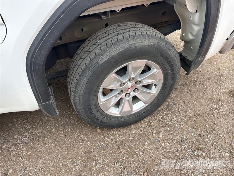 GMC 1500 SLE 4x4 Crew Cab Pickup その他