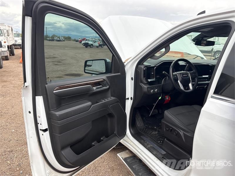 GMC 1500 SLE 4x4 Crew Cab Pickup その他