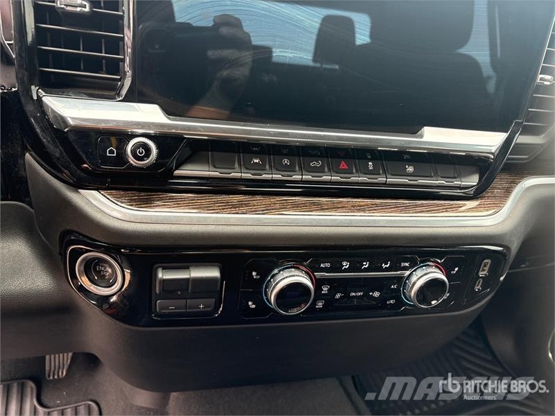 GMC 1500 SLE 4x4 Crew Cab Pickup その他