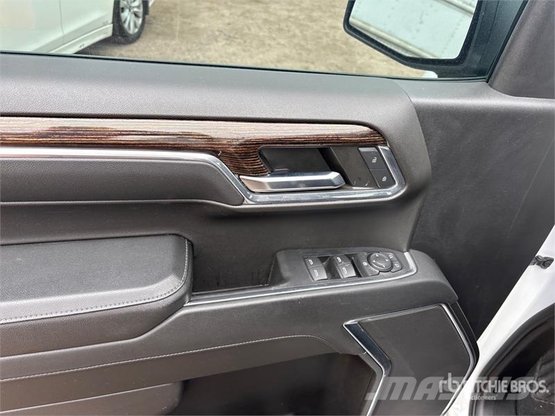 GMC 1500 SLE 4x4 Crew Cab Pickup その他