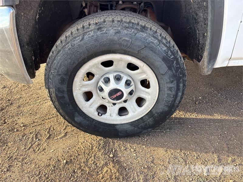 GMC 2500 HD 4x4 Crew Cab Flatbed Truck 平板式/側卸式卡車