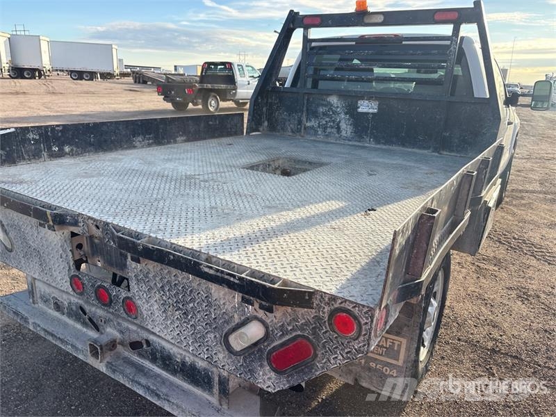 GMC 2500 HD 4x4 Crew Cab Flatbed Truck 平板式/側卸式卡車
