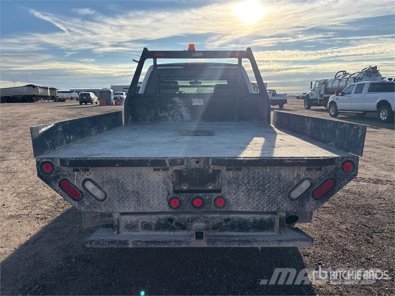 GMC 2500 HD 4x4 Crew Cab Flatbed Truck 平板式/側卸式卡車