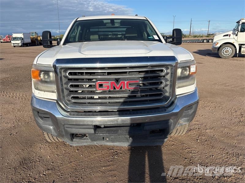 GMC 2500 HD 4x4 Crew Cab Flatbed Truck 平板式/側卸式卡車