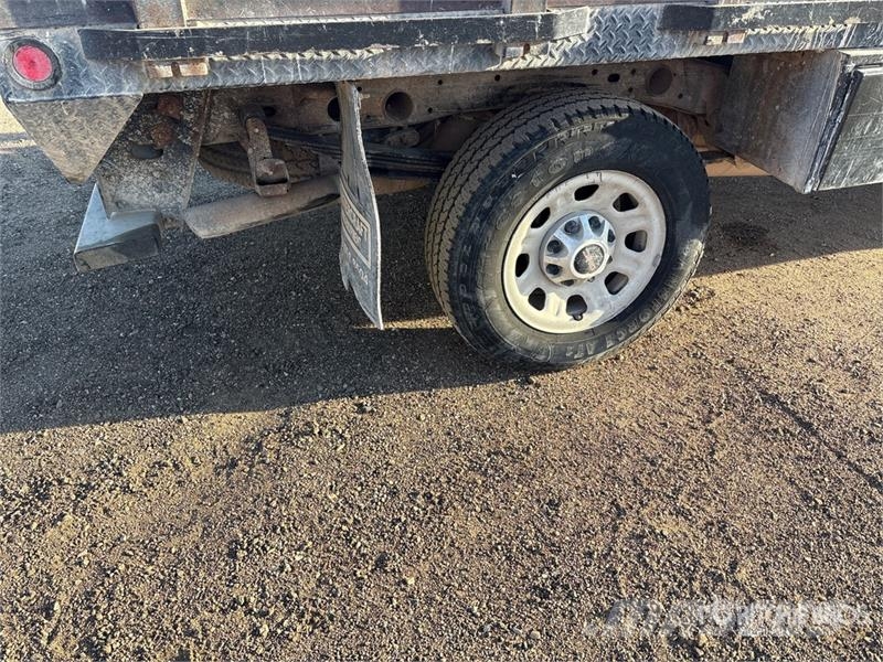 GMC 2500 HD 4x4 Crew Cab Flatbed Truck 平板式/側卸式卡車