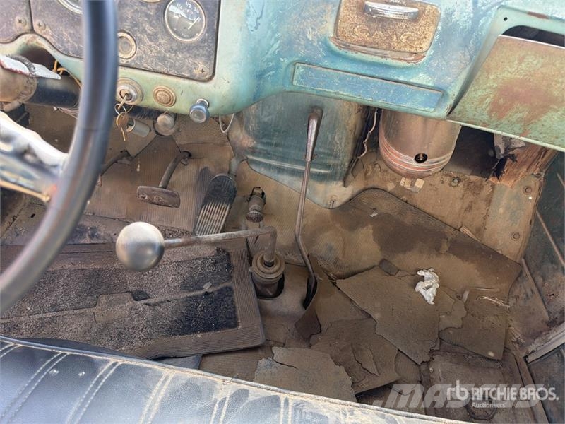 GMC 350 Water Truck Flatbed / Dropside trucks