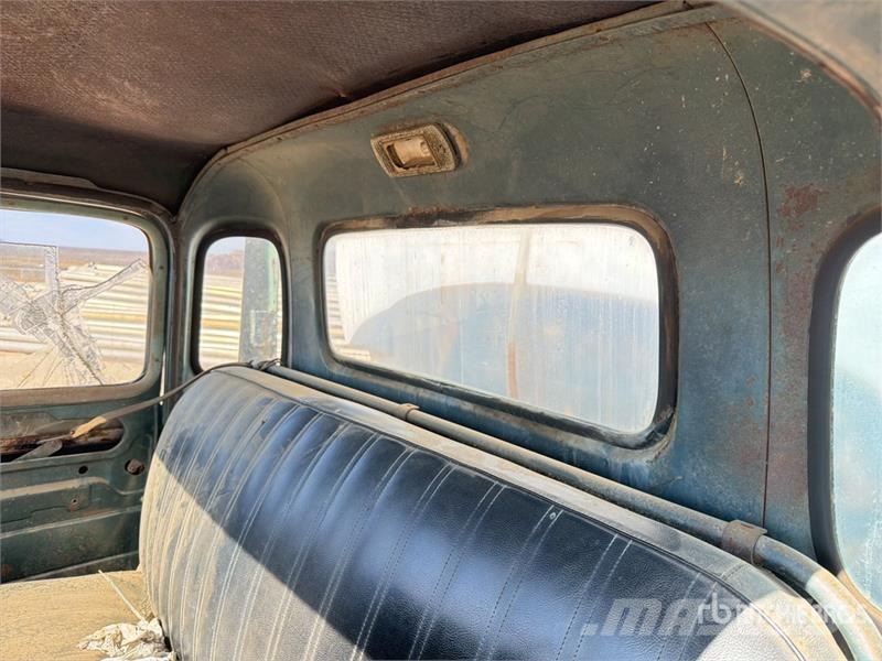 GMC 350 Water Truck Flatbed / Dropside trucks
