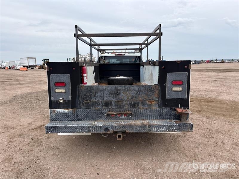 GMC 3500 多目的／汎用車両