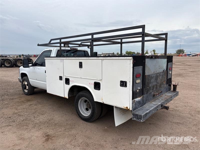 GMC 3500 多目的／汎用車両