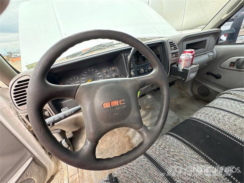 GMC 3500 多目的／汎用車両