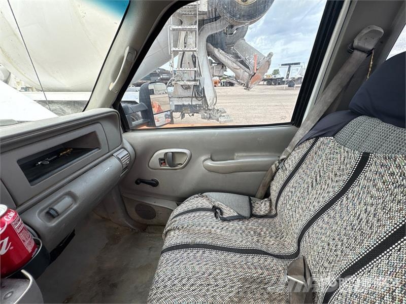 GMC 3500 多目的／汎用車両