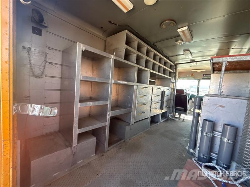 GMC 3500 4x2 Step Van 박스 바디
