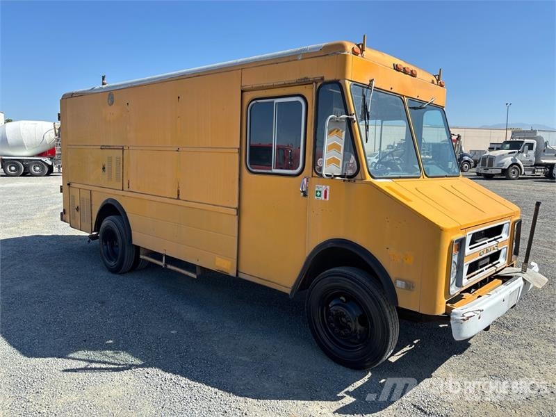 GMC 3500 4x2 Step Van 박스 바디