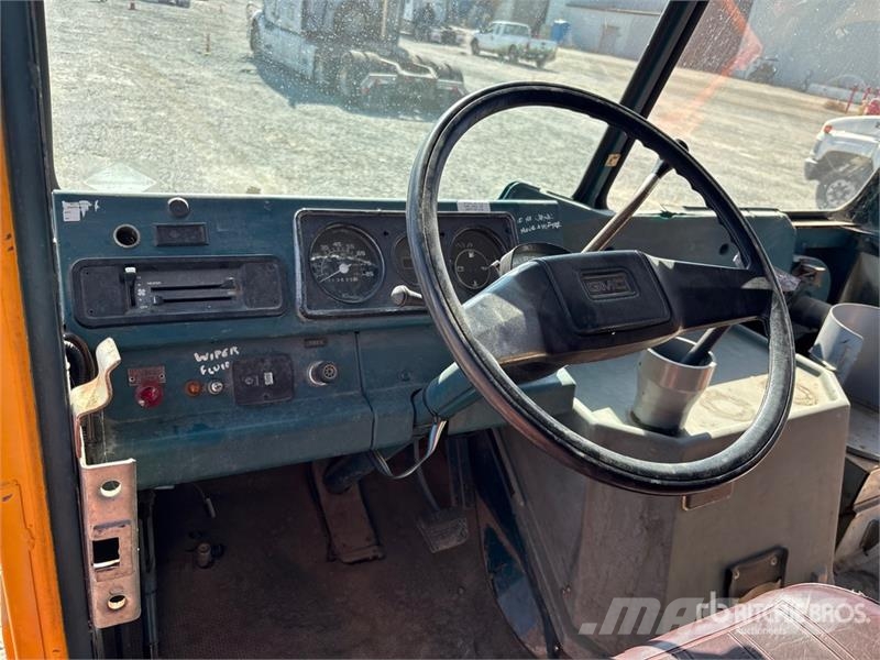 GMC 3500 4x2 Step Van 박스 바디