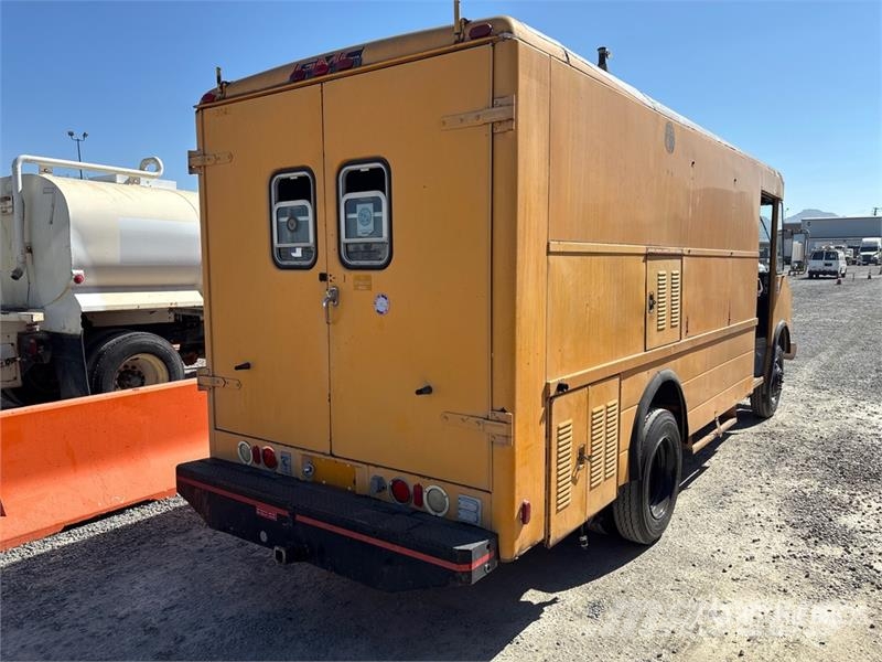 GMC 3500 4x2 Step Van 박스 바디