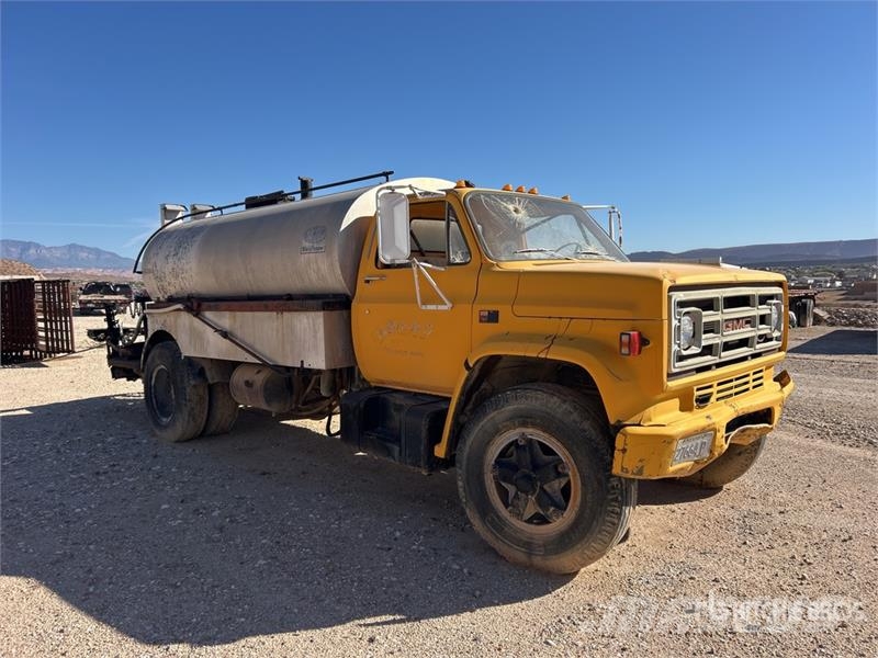 GMC 7000 Tovornjaki cisterne