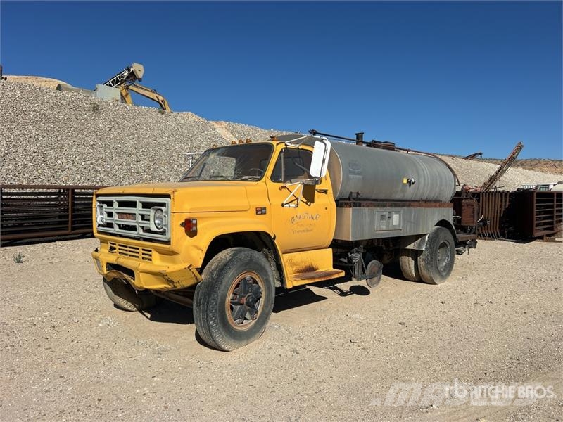 GMC 7000 Tovornjaki cisterne