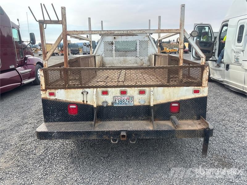GMC C4500 Tovornjaki s kesonom/platojem
