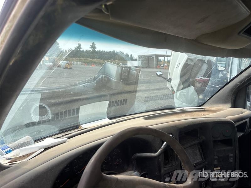 GMC C4500 Tovornjaki s kesonom/platojem