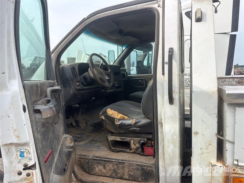 GMC C4500 Tovornjaki s kesonom/platojem