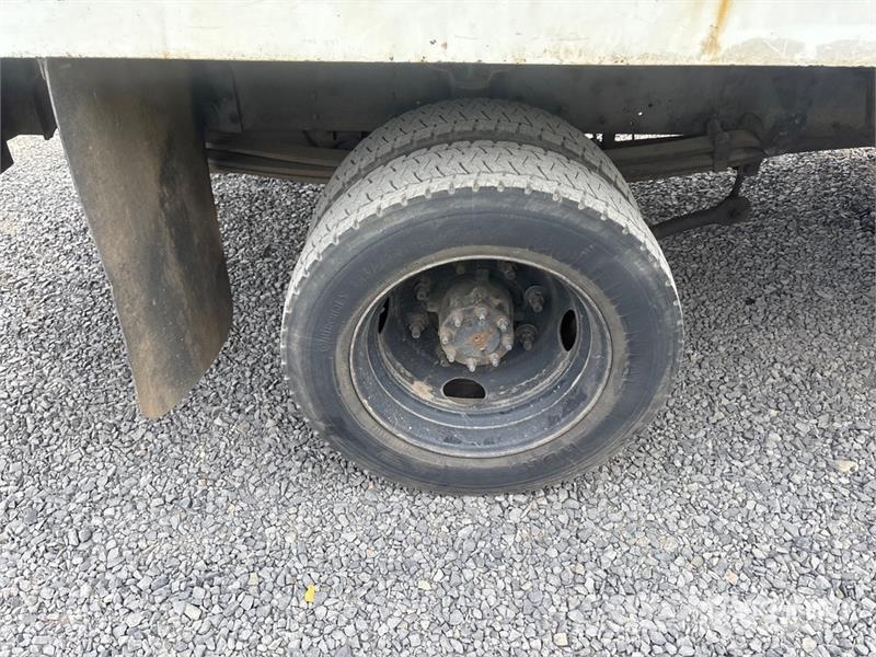 GMC C4500 Tovornjaki s kesonom/platojem