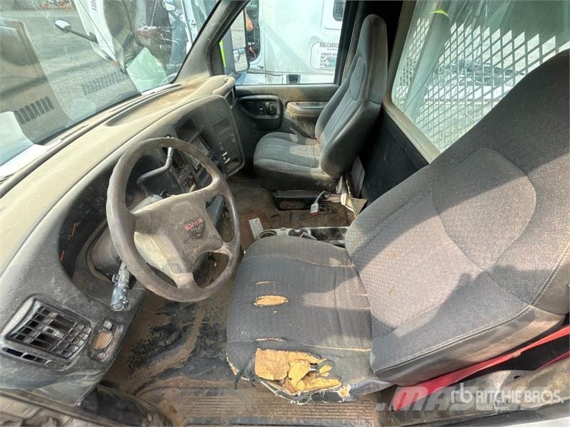 GMC C4500 Tovornjaki s kesonom/platojem