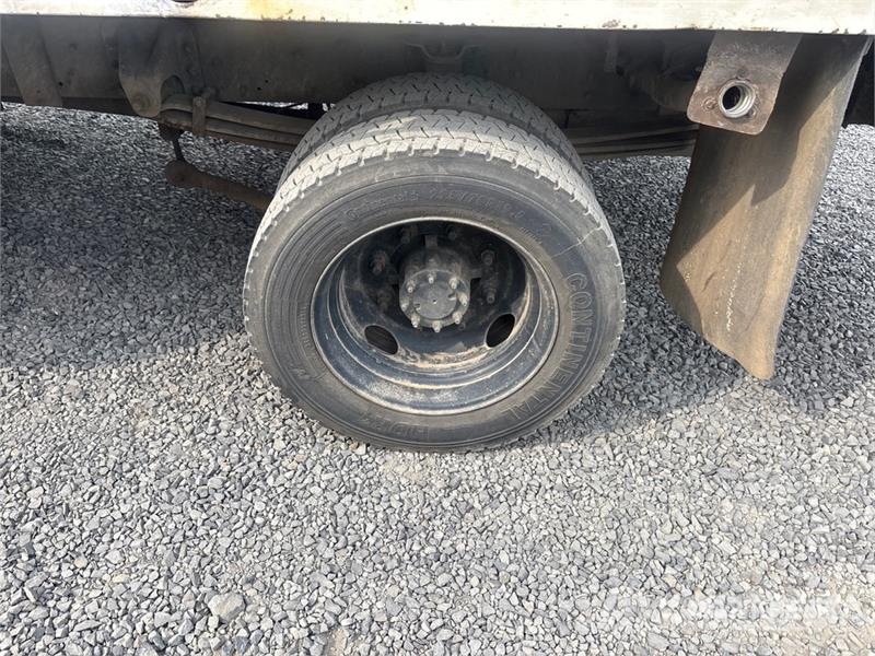 GMC C4500 Tovornjaki s kesonom/platojem