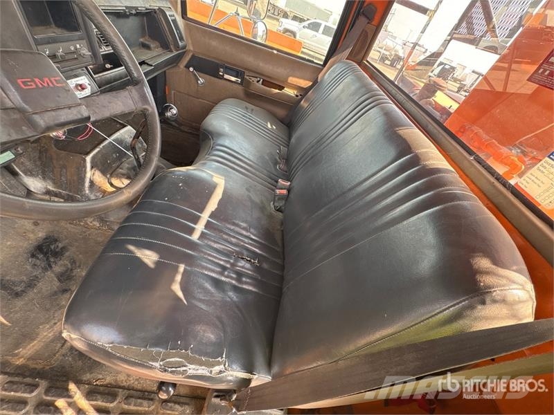 GMC C7500 Tovornjaki za žagovino