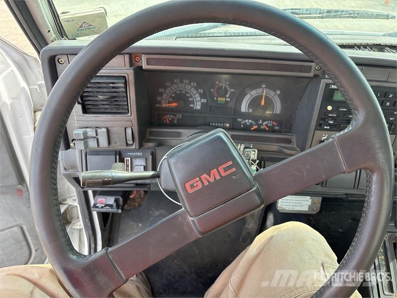 GMC C7500 碎木车
