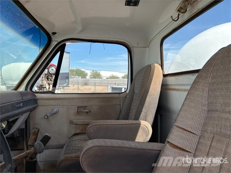 GMC C7500 4x2 Propane Delivery Truck (Inoperable) Andere Fahrzeuge