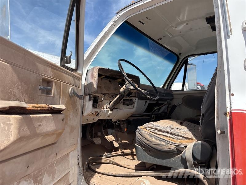 GMC C7500 4x2 Propane Delivery Truck (Inoperable) Andere Fahrzeuge